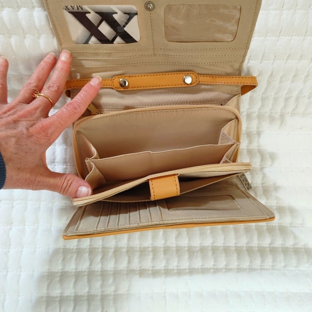 Maxx New York crossbody bag - Picture 3 of 3